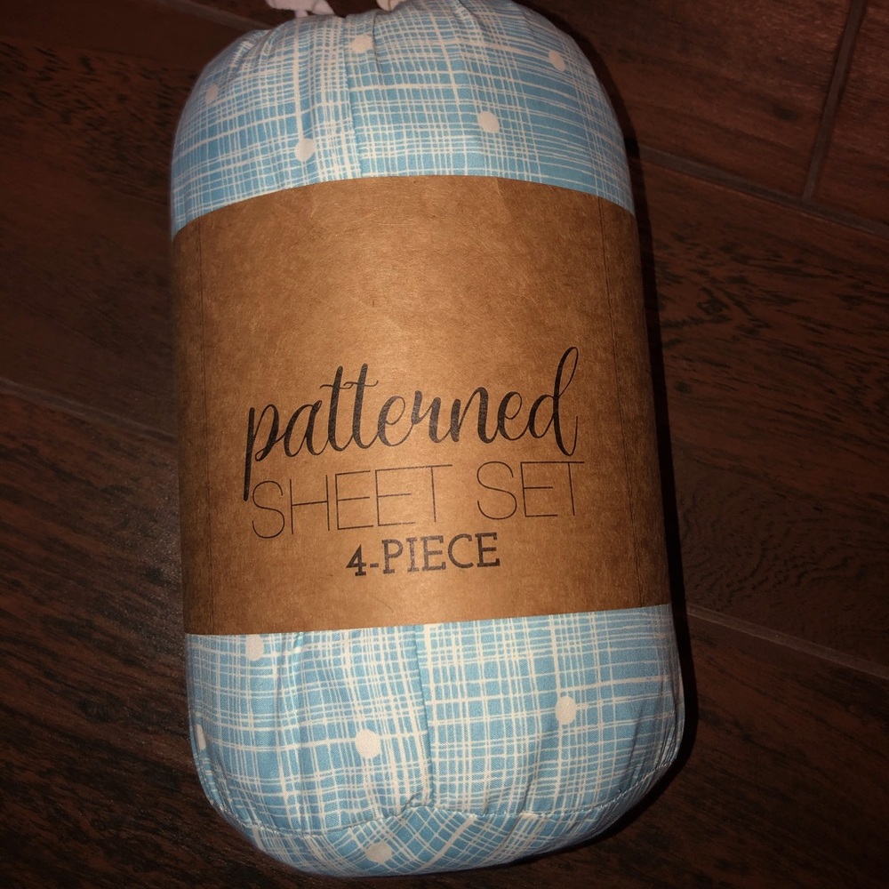 LUXE aqua queen sheet set NWT polka dots